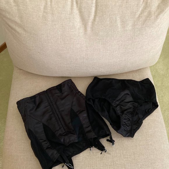SET Girdle Belt Bizarre and Knickers Maitresse Nouveau WHAT KATIE DID - Picture 5 of 9